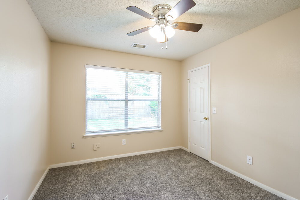 Building Photo - 7131 Maple Walk Dr