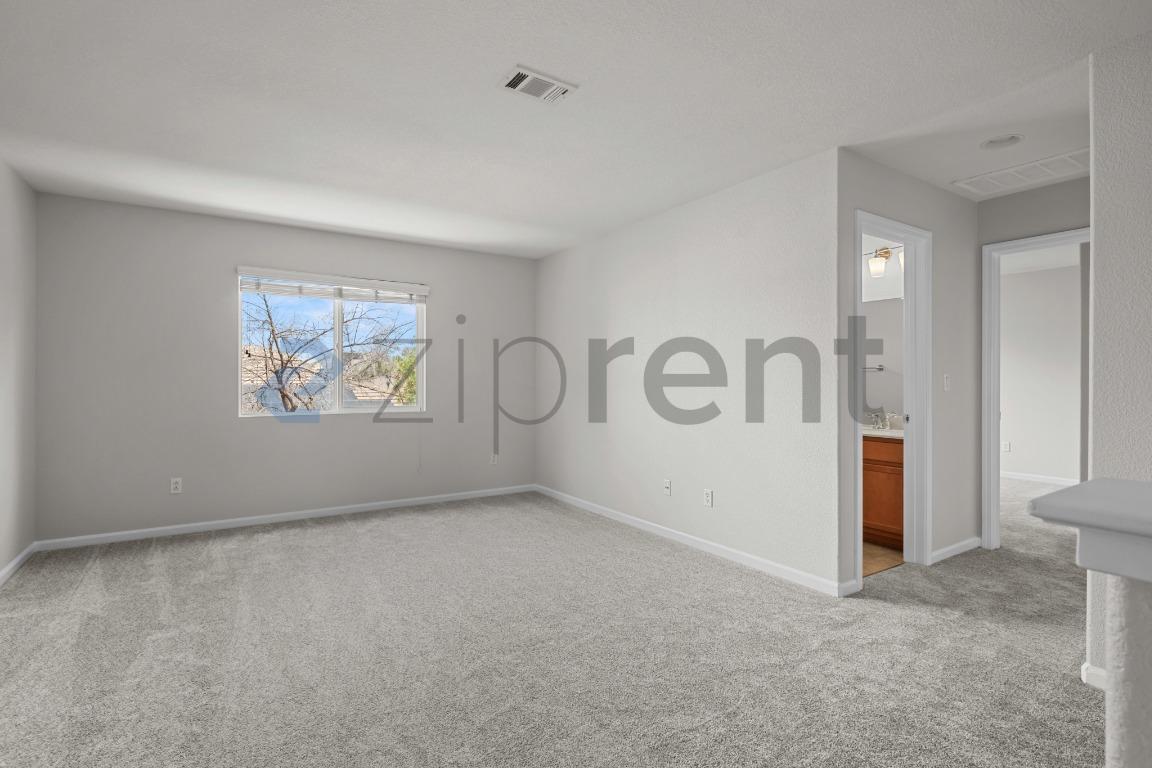 Building Photo - Unit