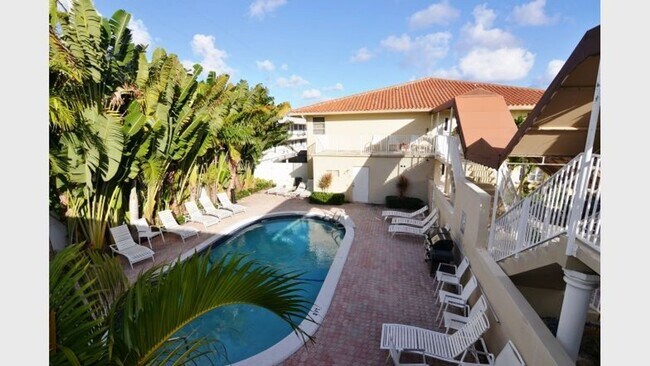 Building Photo - Up to 2 Months Free + Waived Utility Connection Fee! Spacious 1/1 in Central Location!