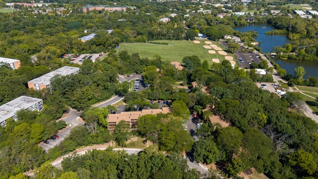 Building Photo - 6000 Oakwood Dr