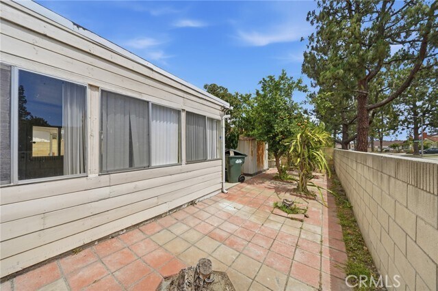 Building Photo - 17016 Leslie Ave