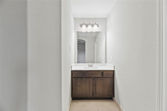 Building Photo - 2411 Jitterbug Ln
