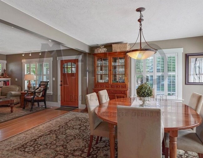 Building Photo - Stunning South Hill Home