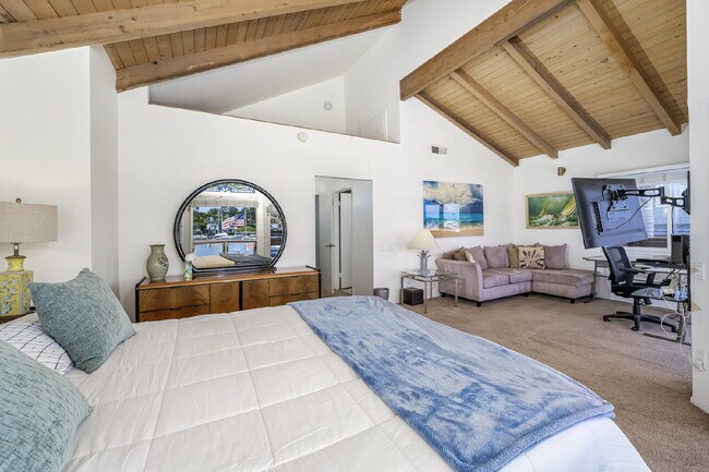 Building Photo - Fully Furnished Island Life Waterfront Ret...