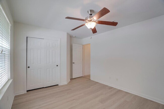 Building Photo - 30126 Bumble Bee Dr