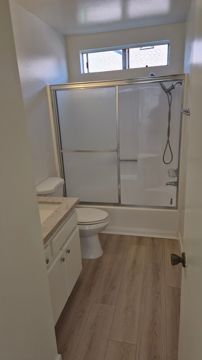 Full bath - 15810 Normandie Ave