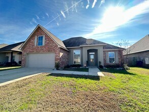 Building Photo - *$500 off FIRST MONTHS RENT MOVE IN SPECIAL* (LUCIEN FIELD ESTATES-SOUTHEAST SHREVEPORT-BEAUTIFUL...