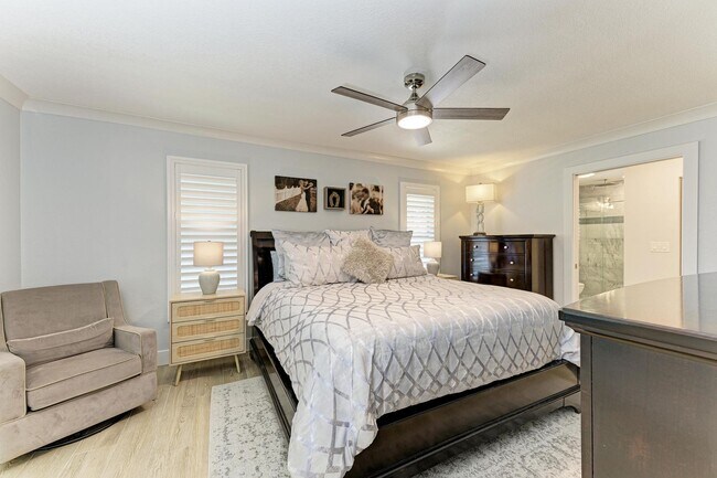 Building Photo - Furnished/Unfurnished ** Annual Rental ** Available 5/1/26 ** 4 Bed/2 Bath Single Family Home ** ...
