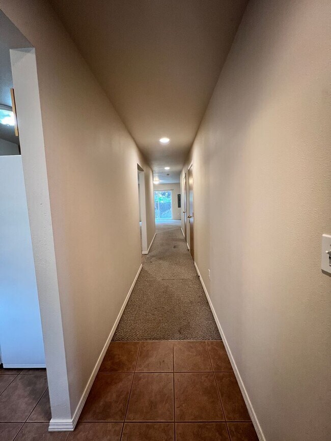 Building Photo - 1713 W Fern Dr