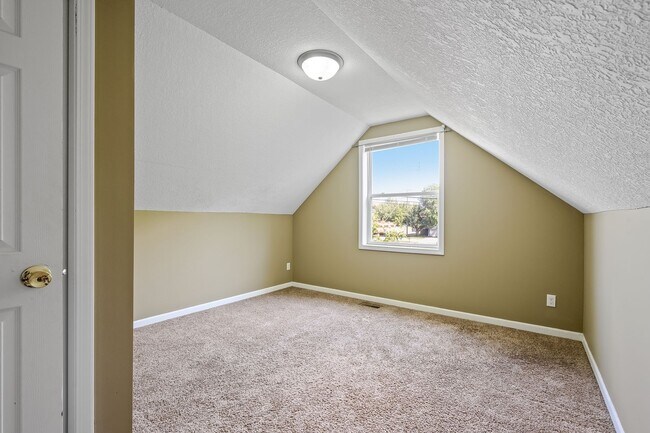 Building Photo - Incredible 5BD/2BA HGTV Remodeled Home near U of M & Dinky Town! Avail. 9/1/26!