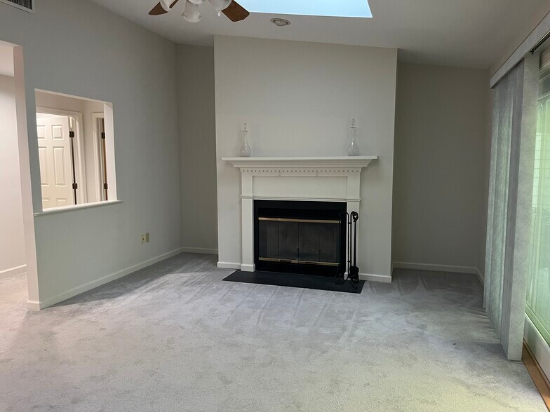 Building Photo - 12 Boulevard Dr