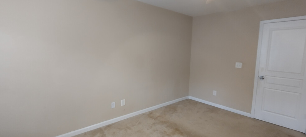 Building Photo - Room in Townhome on Keystone Park Dr