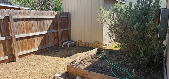 Building Photo - 5409 Duval St