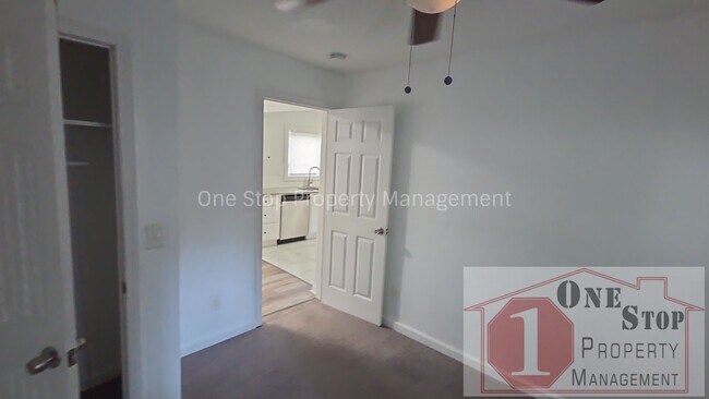 Building Photo - 807 S Hardy Ave