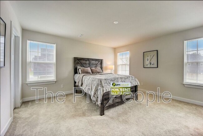 Building Photo - 32 Wiltshire Cir