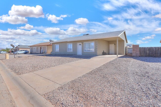 Building Photo - 3 Bedroom House with large yard Arizona City