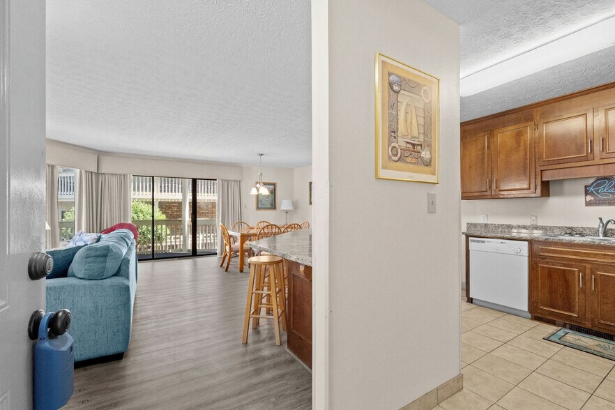 Building Photo - 2805B N Ocean Blvd