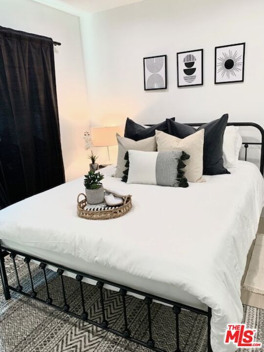 Building Photo - 5630 Vantage Ave