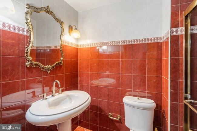 Building Photo - 509 Long Ln