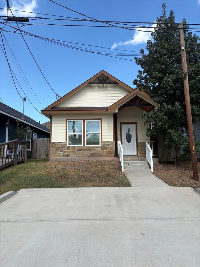 Primary Photo - 16964 W Ivanhoe St