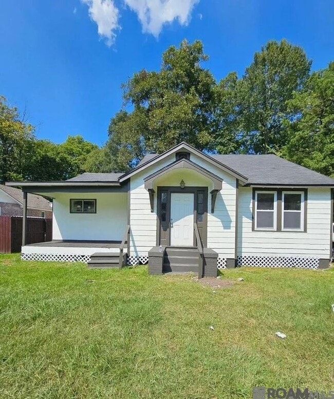 Building Photo - 3835 Sherwood St