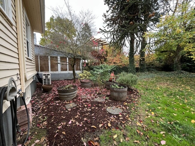 Building Photo - Charming 4-Bedroom Portland Home with Spac...