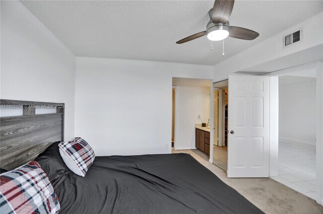 Building Photo - 1524 Whitehall Dr