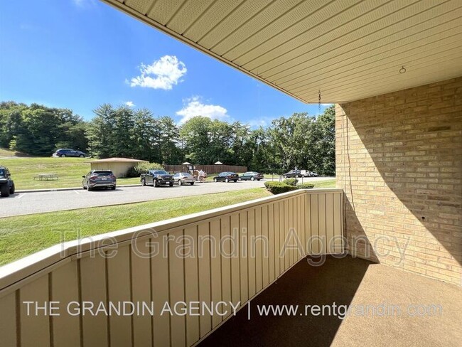 Building Photo - 5260 Crossbow Cir