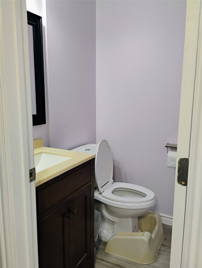 Building Photo - 9788 Clarewood Dr