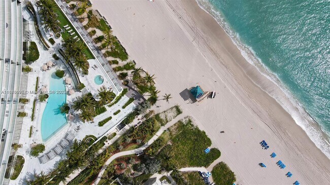 Building Photo - 18975 Collins Ave