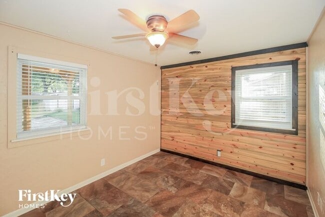 Building Photo - 212 W Huitt Ln