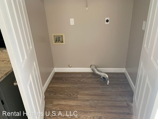 Building Photo - 3 br, 2 bath House - 1877 Tolstoy Drive