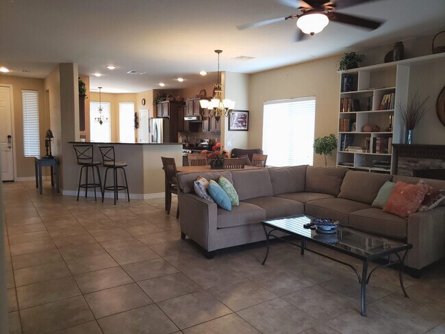 Building Photo - 208 E Caribbean Dr