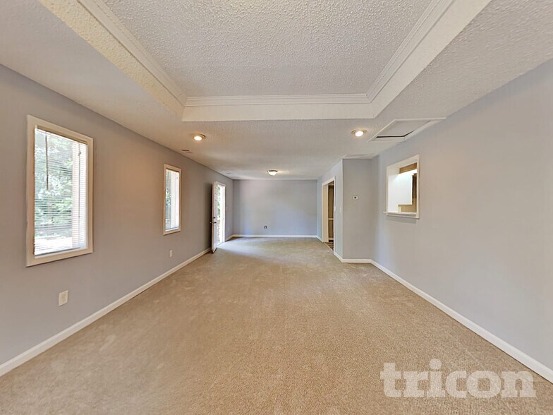 Building Photo - 718 Post Rd Ln