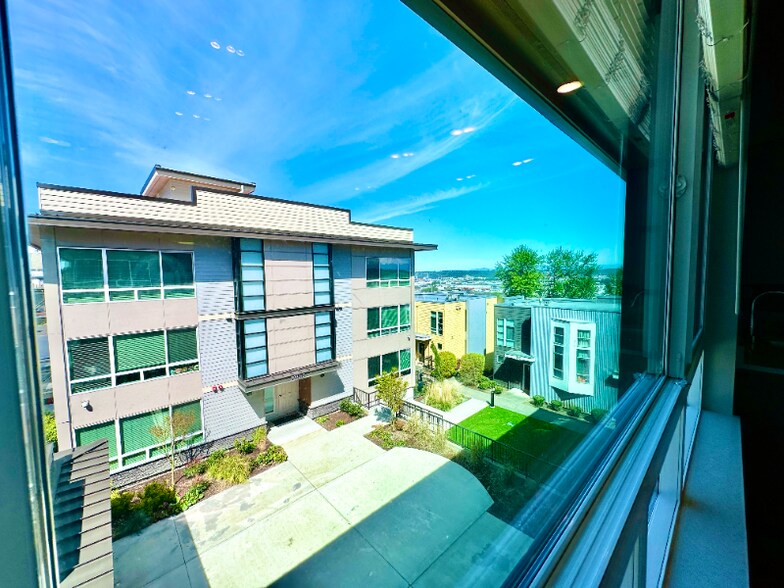 Building Photo - 2330 Yakima Ct