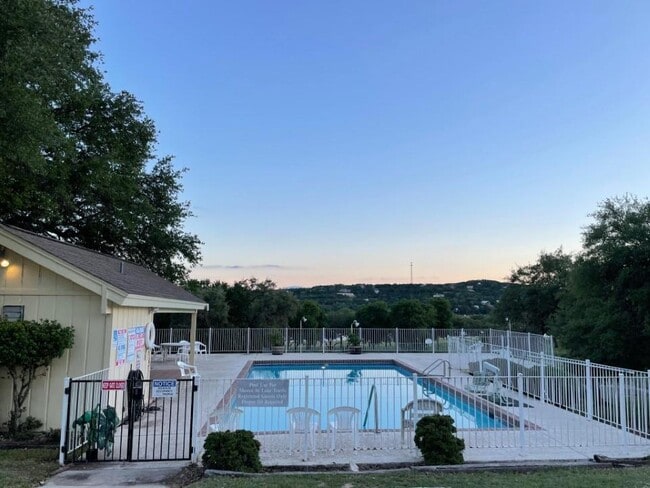 Building Photo - 21107 Highland Lake Dr