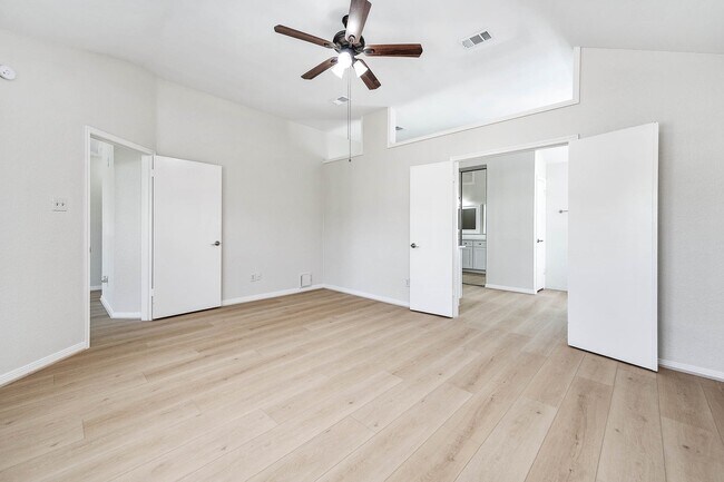 Building Photo - 4718 Sunshine Dr