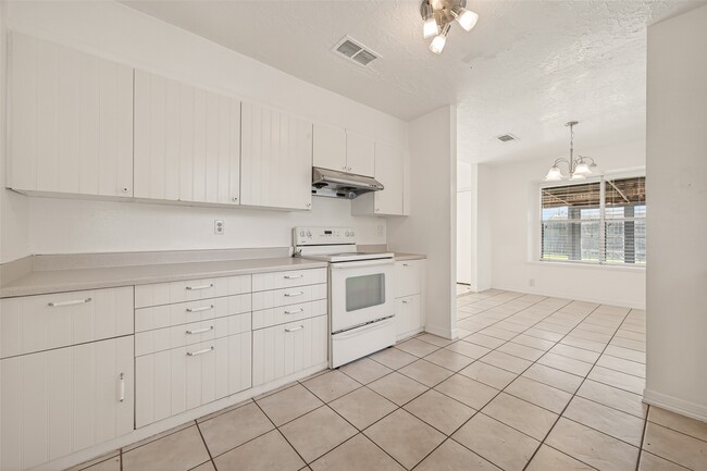 Building Photo - 2803 Fir Crest Ct