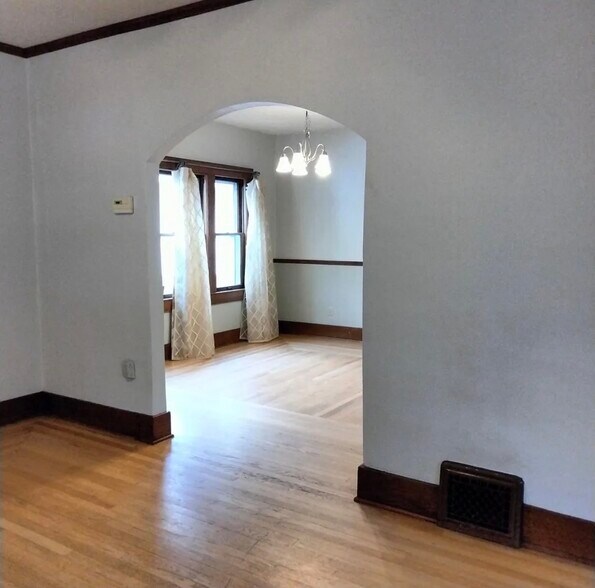 Building Photo - 363 N Vassar Ave