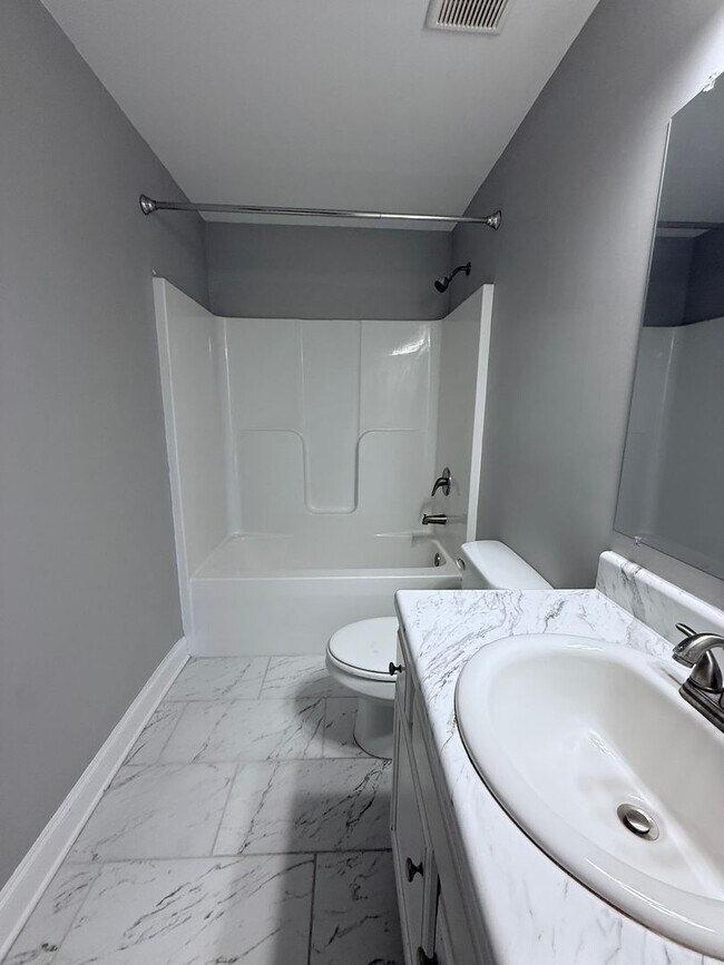 Building Photo - Shannon (Rome) Bungalow available to move in tomorrow!