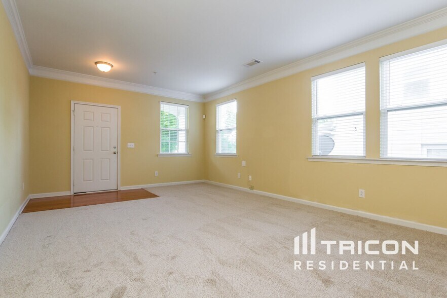 Building Photo - 534 Briarfield Xing NW