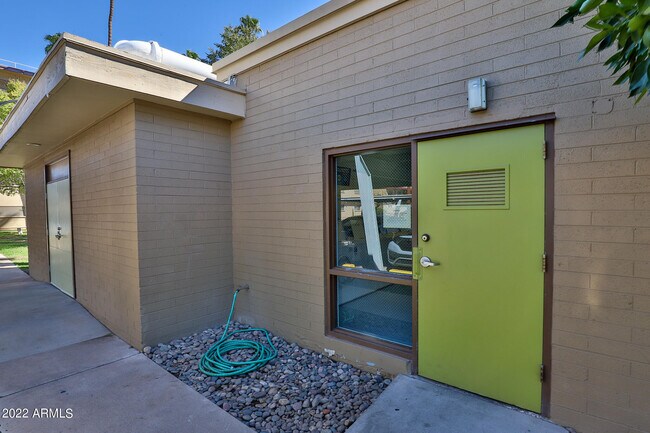 Building Photo - 351 E Thomas Rd