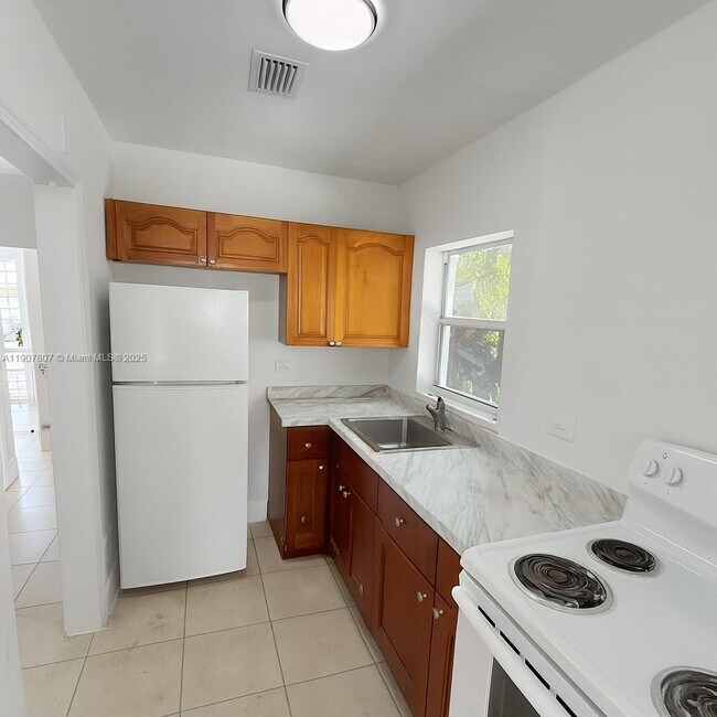 Building Photo - 445 NW 44th St