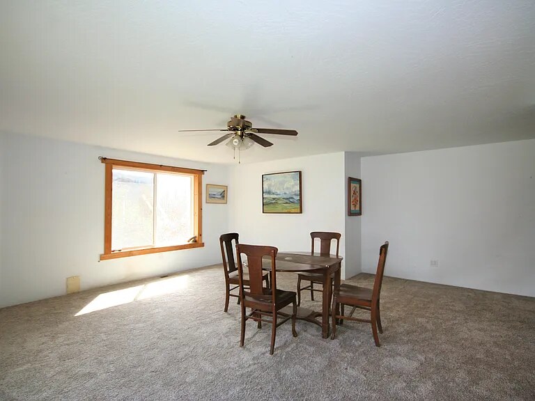 Building Photo - 734 Powell Creek Rd