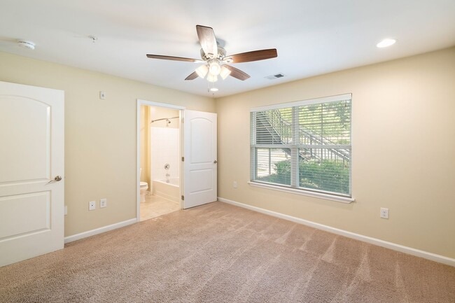 Building Photo - 3 Bedroom Flat Available at the Woodlands - REDUCED DEPOSIT