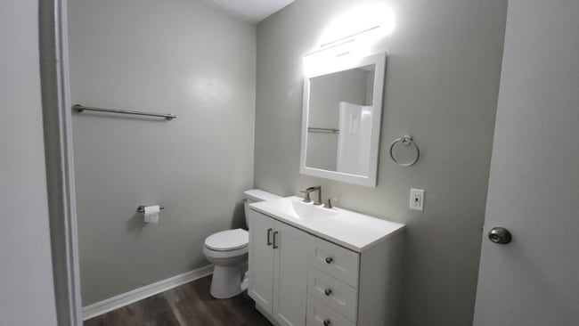 Building Photo - 1910-1911 S El Paso Ave