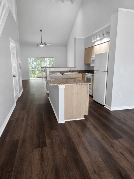 Building Photo - 3549 Kings Rd