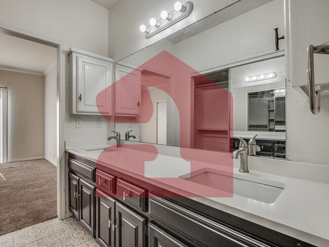 Building Photo - 2708 Silvertree Dr