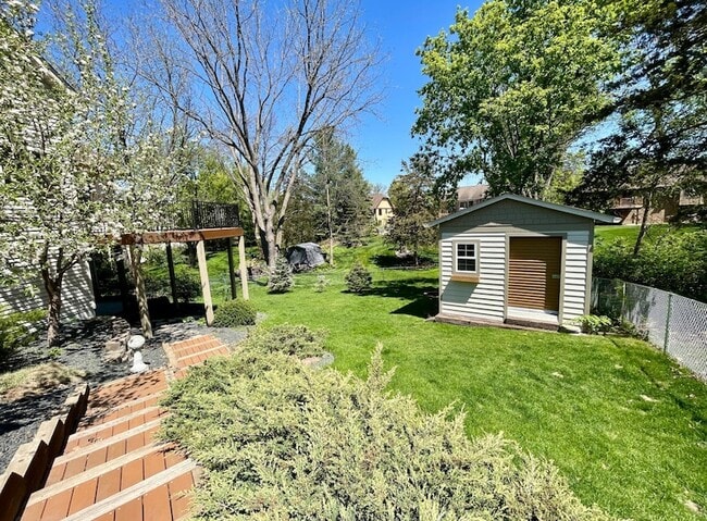 Building Photo - 640 S Park Ct