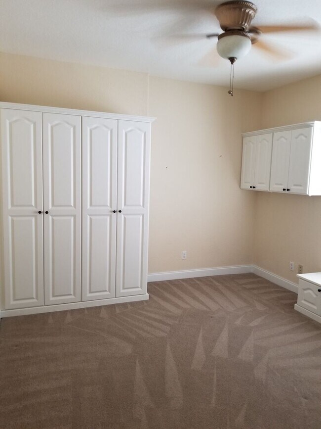 Building Photo - THREE BEDROOM NORTHEAST ST. PETERSBURG HOME